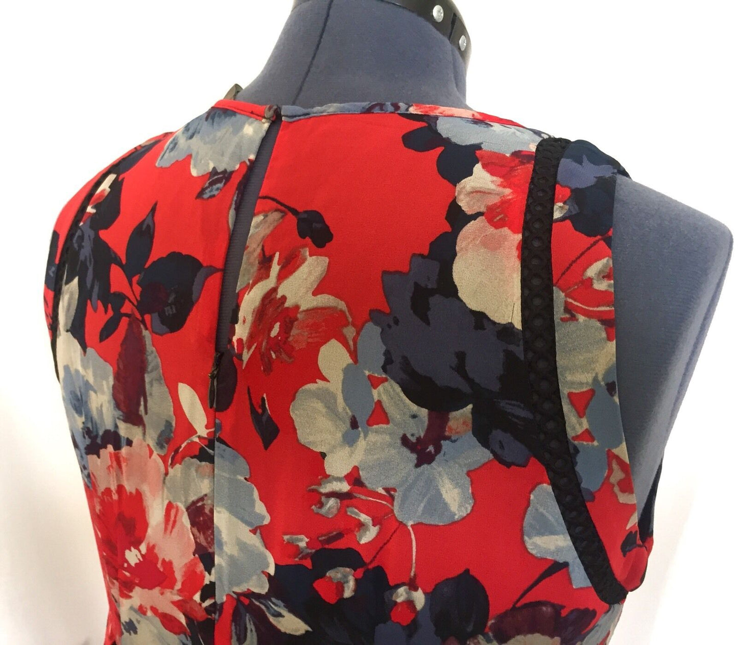 Taylor Red Floral Formal Dress. NWT Size 10 Retail $138 Price $58