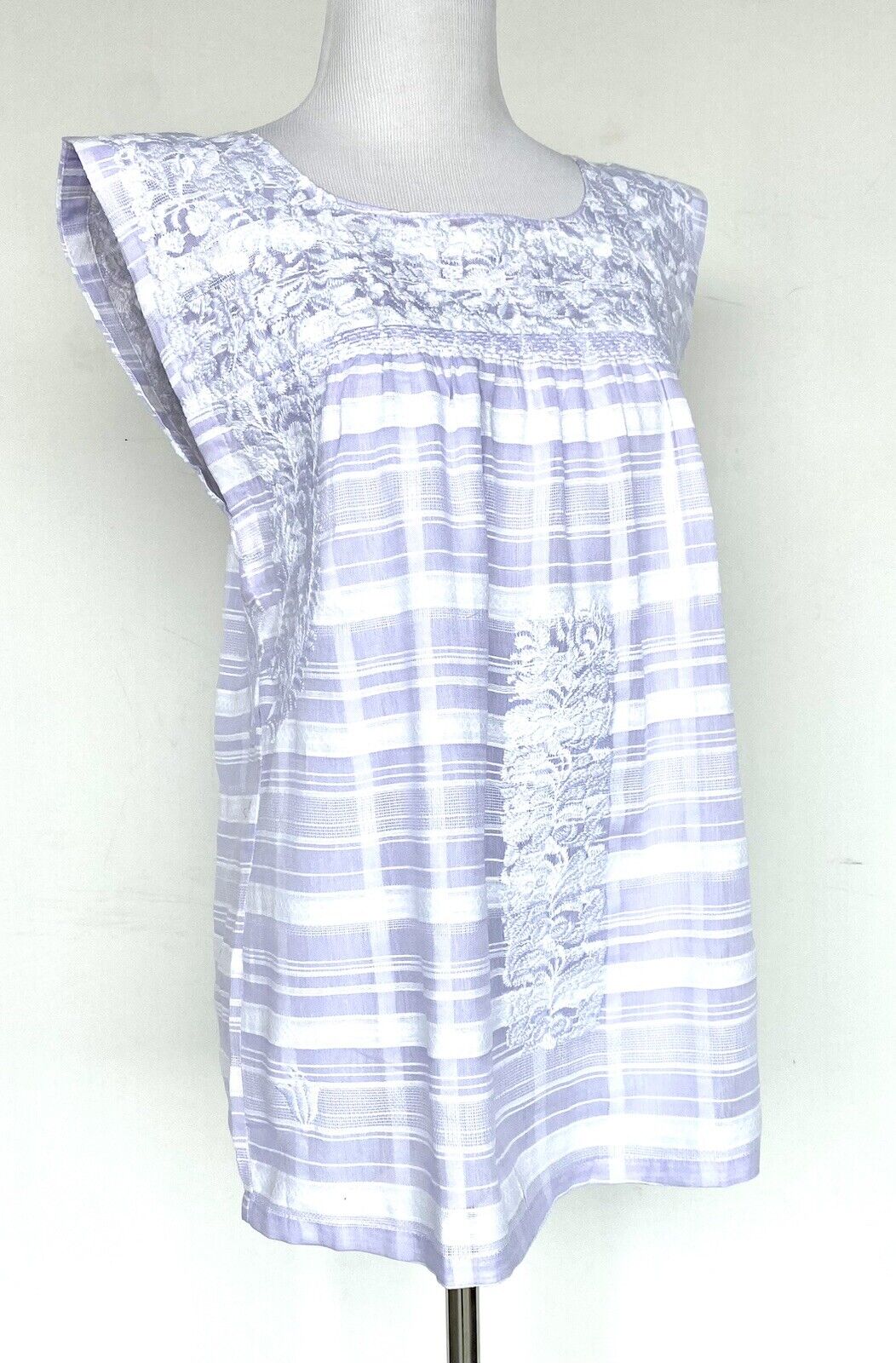 NWT J Marie embroidered Sydney Top size XS Retail $106 Price $58 Stripe