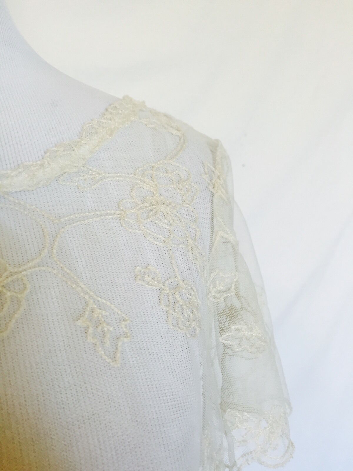 Hinge Cream Ivory Stitch Flower Net Top. NWT Size S Original Price $78 Price $38