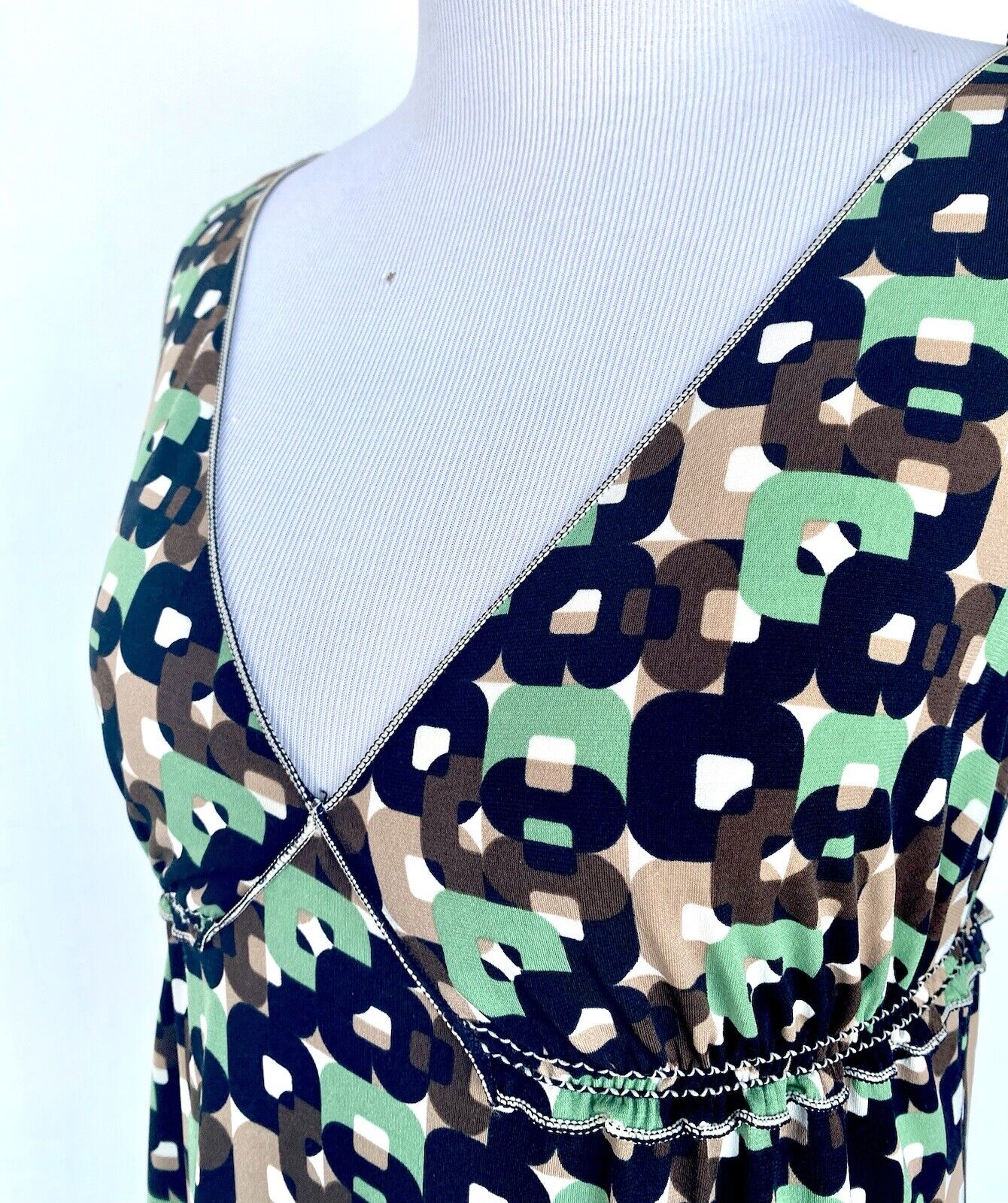 Max Studio Ruffle stretch Dress Size XS Retails $118 Price $55 NWT