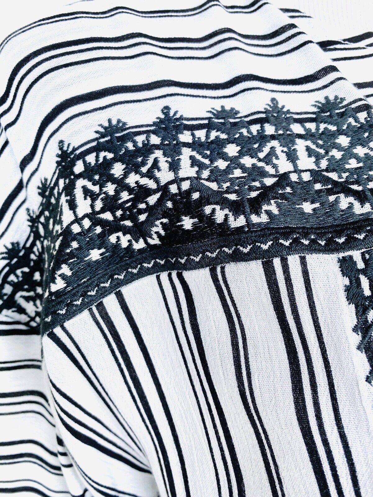 J Marie embroidered Stephanie Top size XS /S Retail $80 Price $40