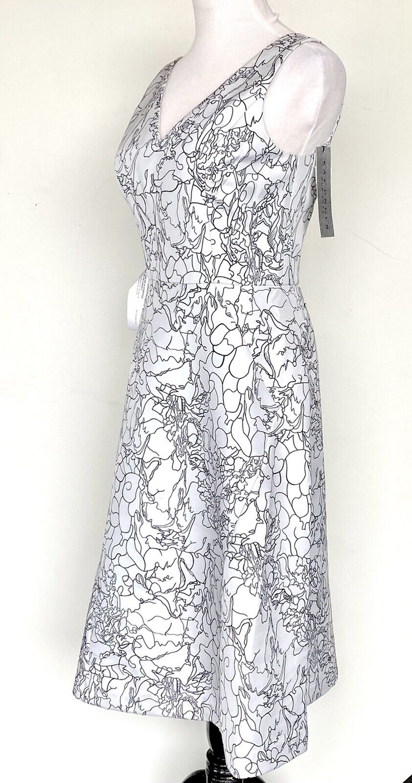 Kay Unger Sketch Outline Cocktail Dress Size 6 Retail $248 Price $99.97 Ivory