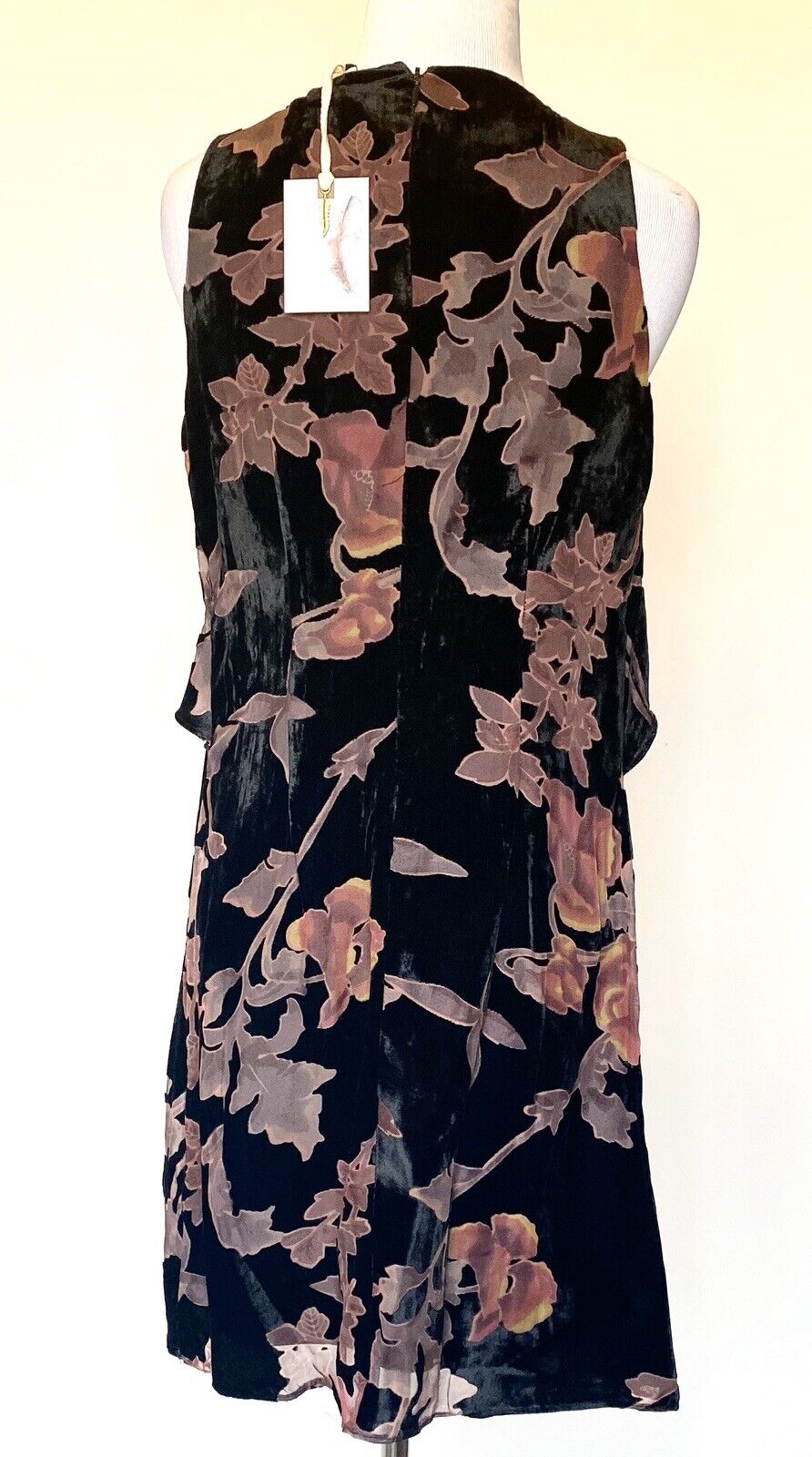 Jessica Simpson Velvet Floral Dress. Retails $108 Price $28 NWT Size 4