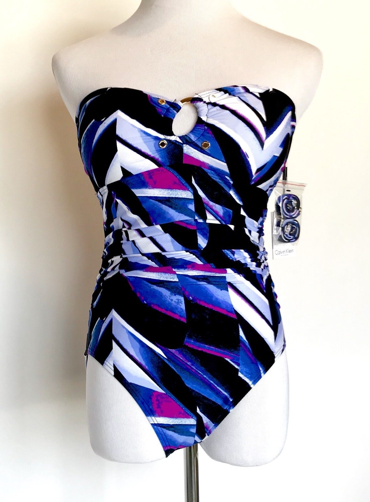 Calvin Klein Keyhole Shirred One Piece Swimsuit Size 6 NWT Retail $128 Price $58