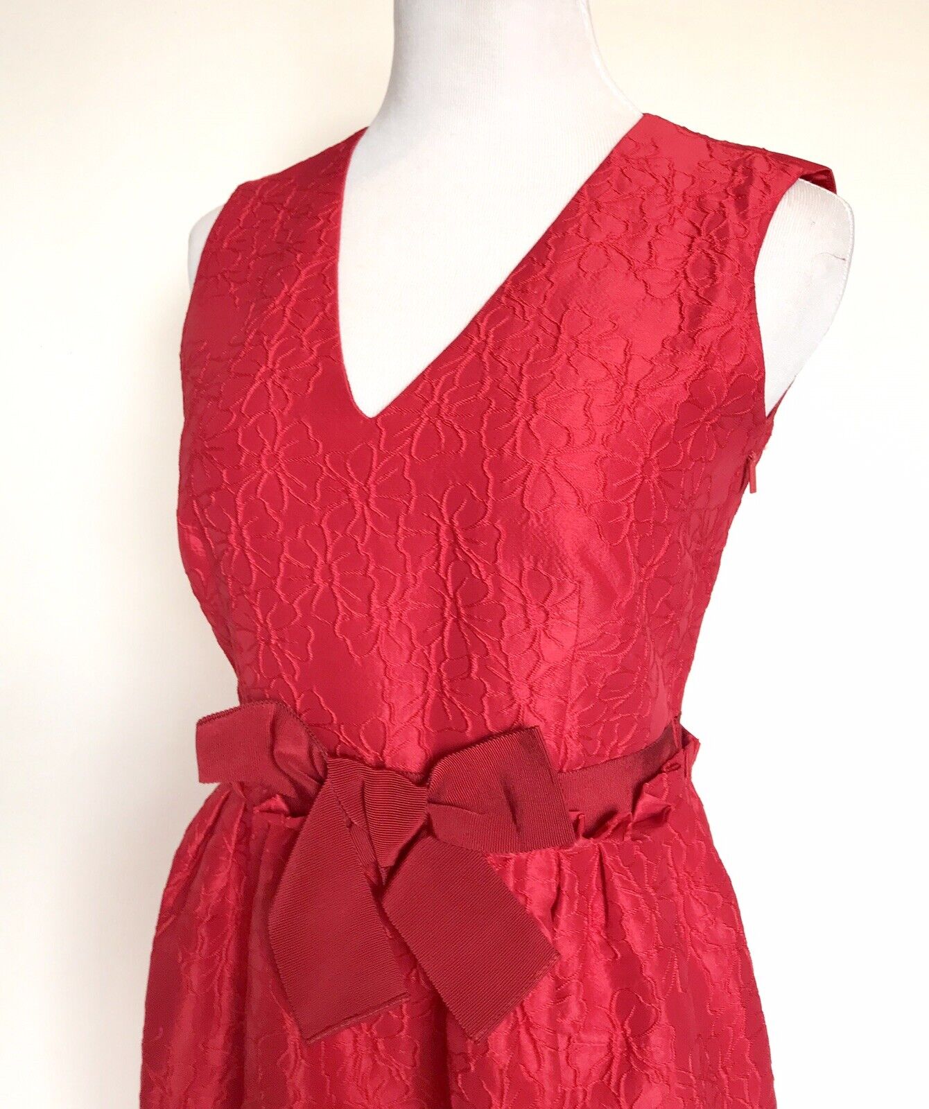 Carolina Herrera Red Bow Ribbon Waist Dress. Retails $635 NWT Price $295 Size 6