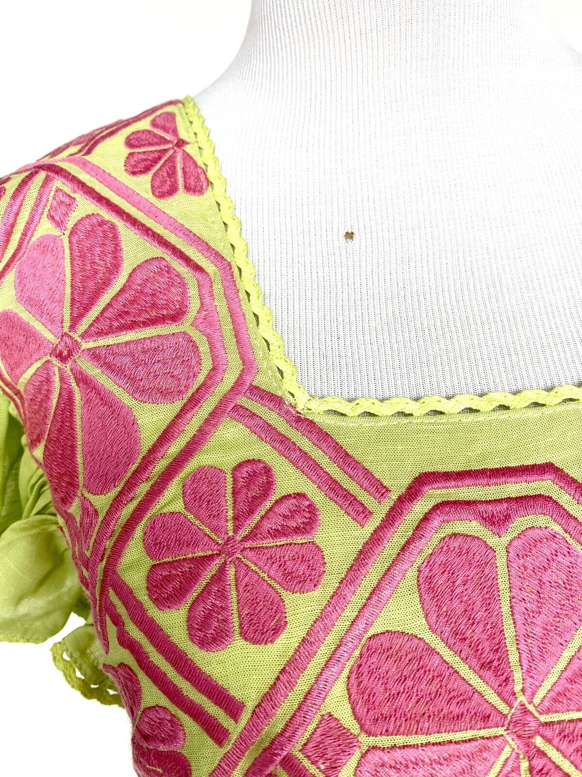 J Marie Embroidered Rowan Flutter Sleeve lime Top size L Retail $106 Price $59