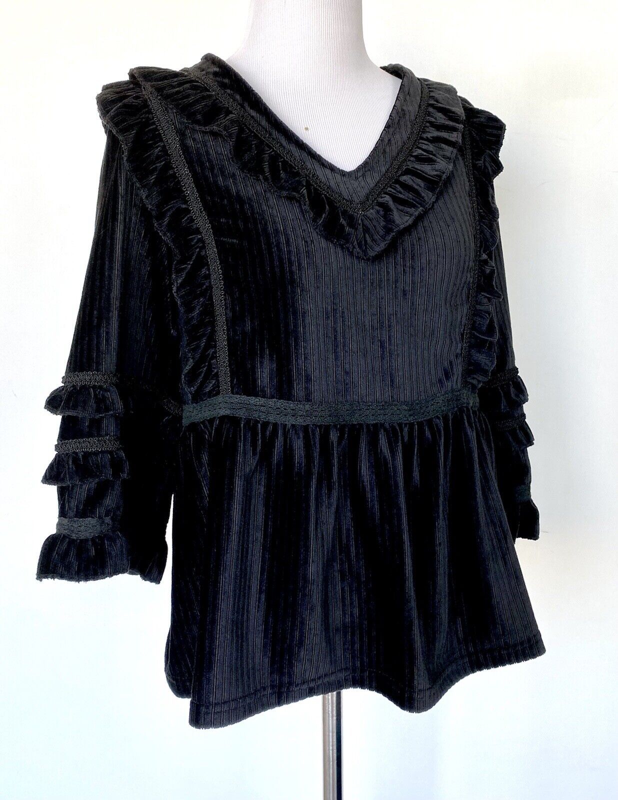 Pol black velvet vintage Victorian Style Top $55 ruffle sleeve NWOT Cosplay S
