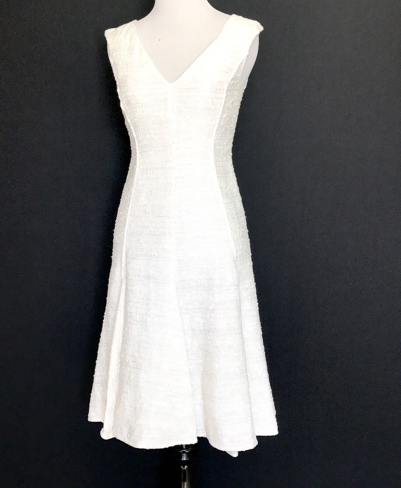 Carolina Herrera White  Formal Dress. Retails $910 NWT Price $395 Size 0