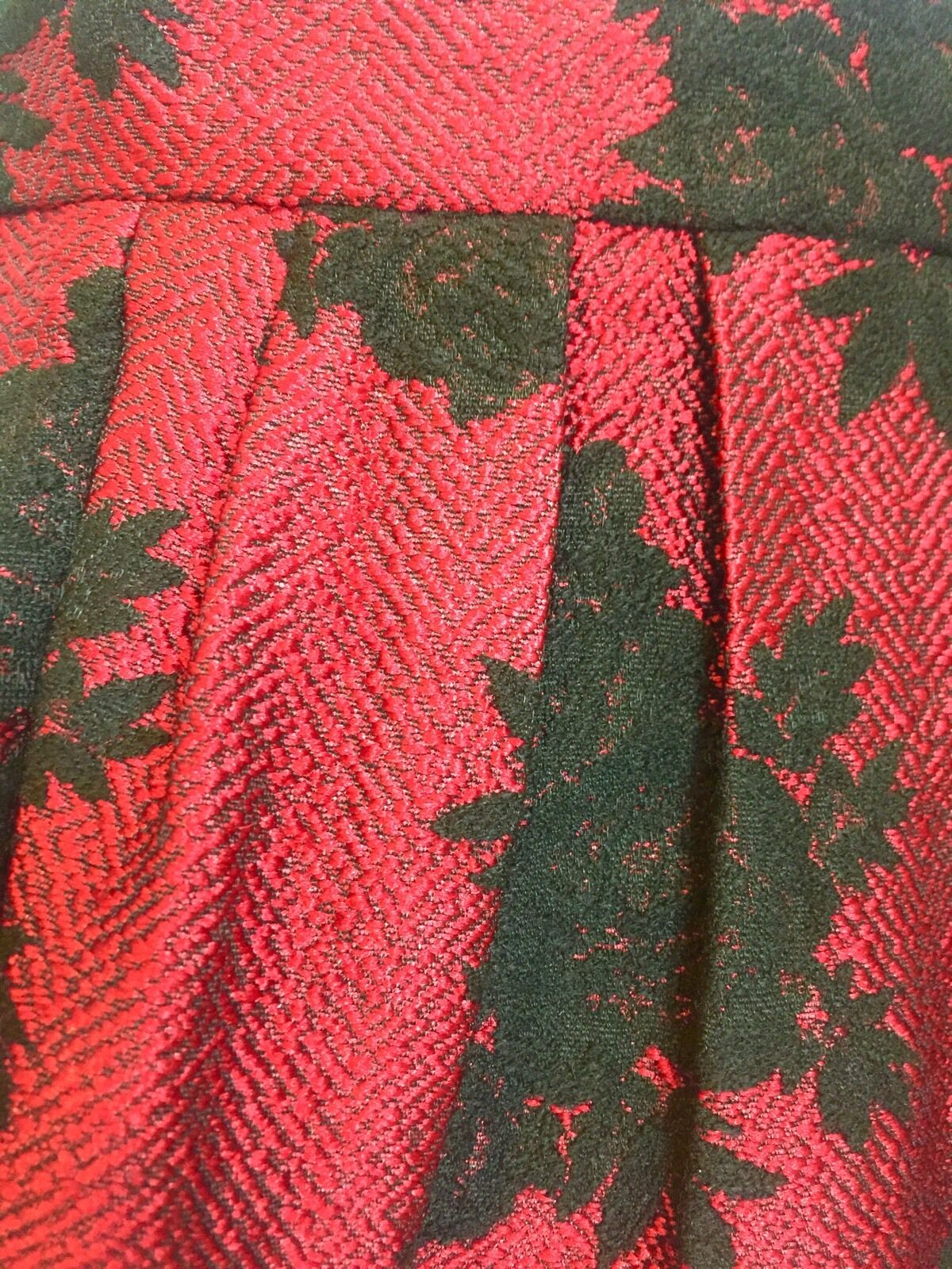 Carolina Herrera Red & Black Rose Skirt NWT Retail $415 Price $175 Size 4