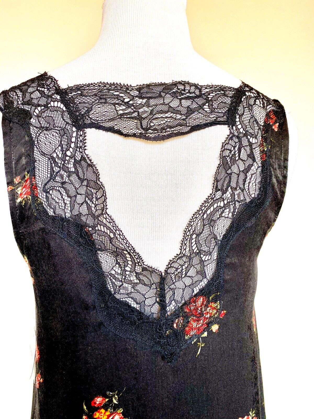 En Creme Black Lace Trim Floral Slip Dress XS Retails $52 Price $26 NEW