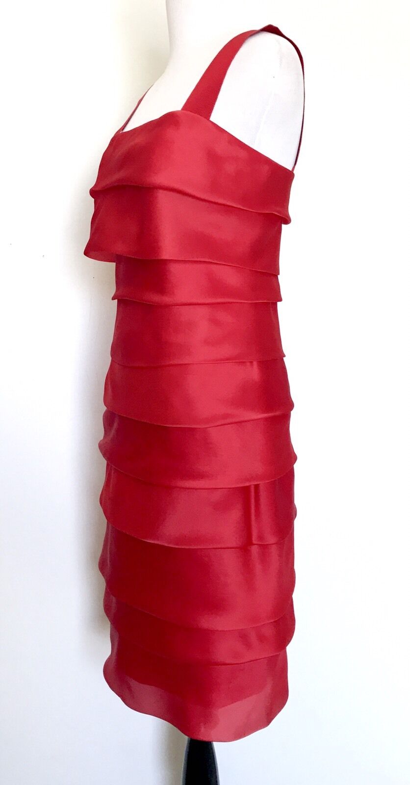 Carolina Herrera Red Silk Formal Dress. Retails $1000 NWT Price $398 Size 2