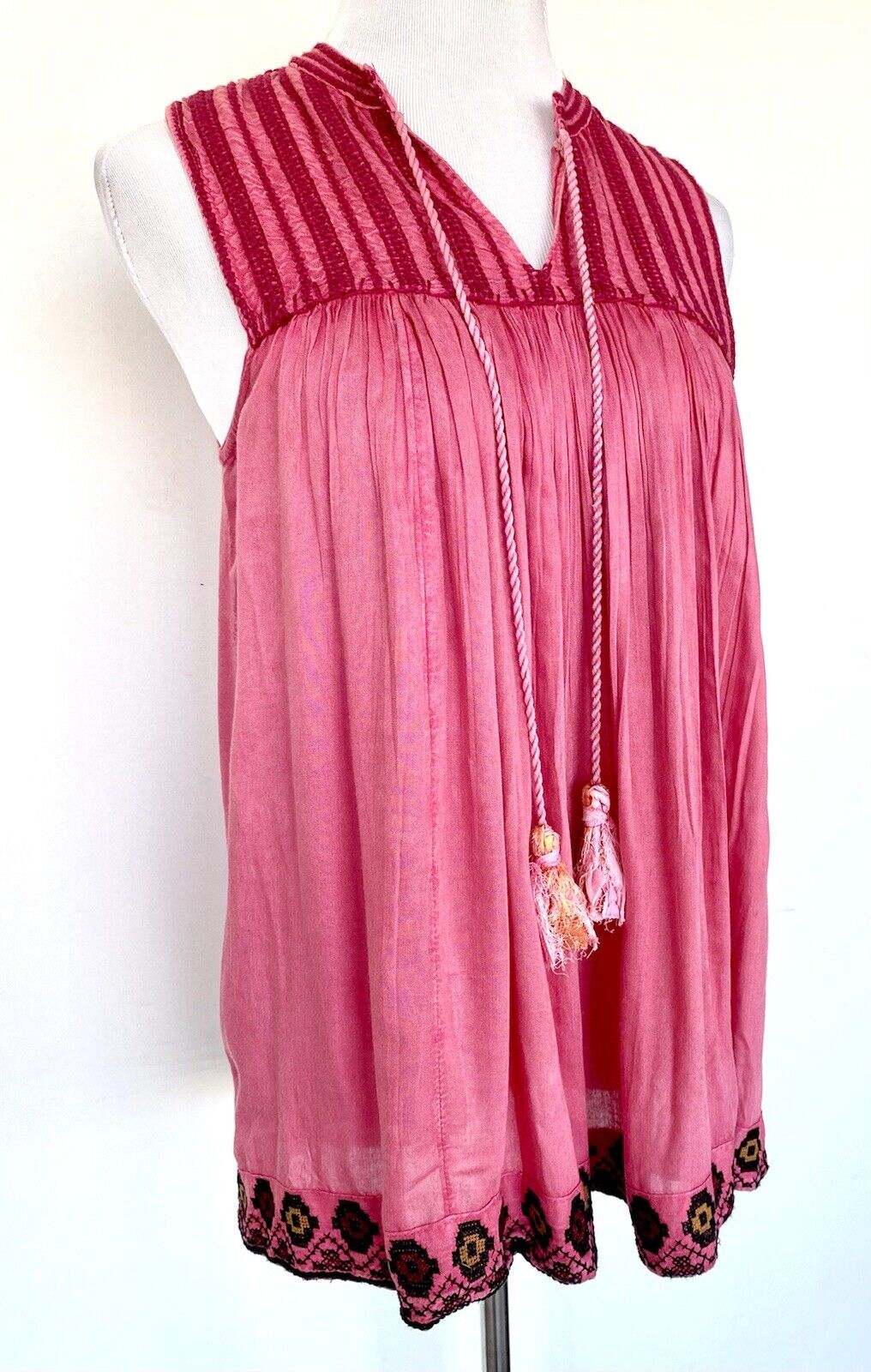 Rachel Zoe Sleeveless Embroidered Tunic Top Size M Retails $69 Price $45 NWT