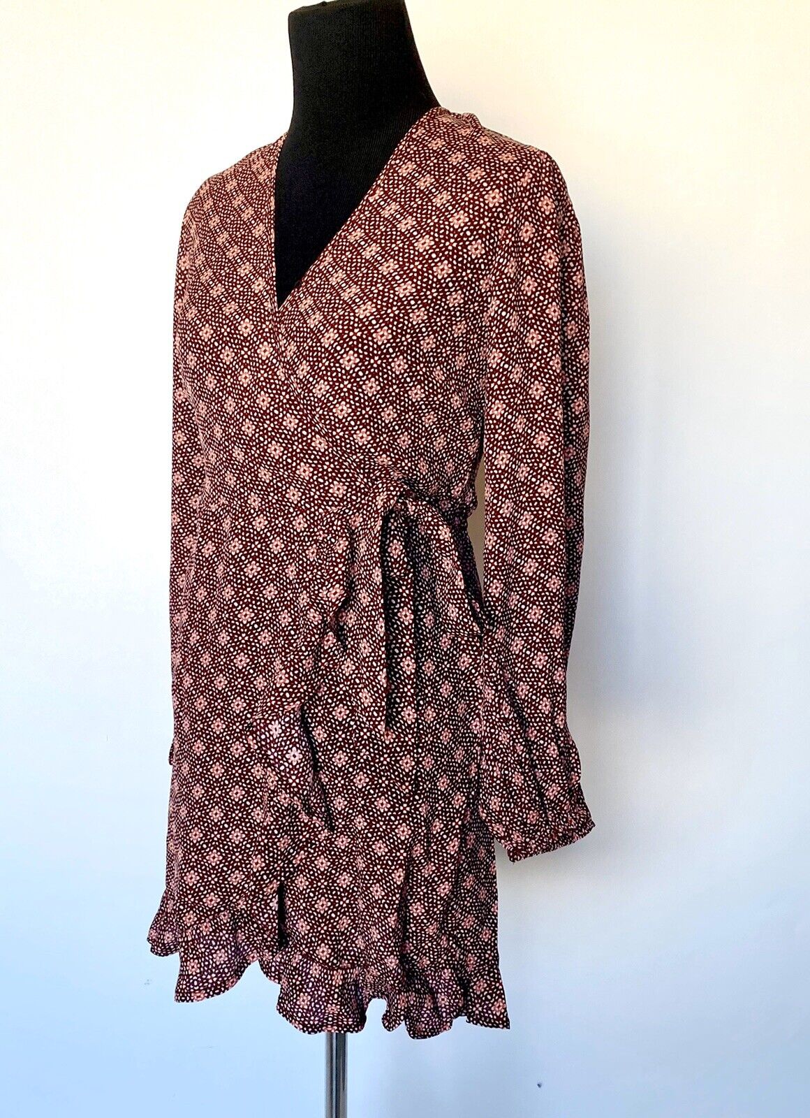 Band of Gypsies Printed Faux-Wrap Ruffle Dress Size XS Retails $78 Price $38 NWT