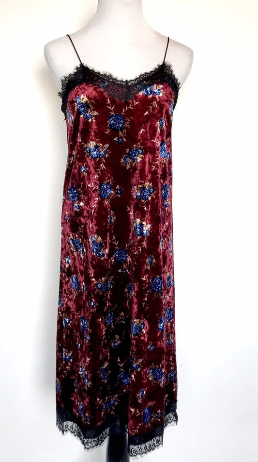 Moon River Burgundy  Velvet & Lace Dress. Size S NWT Retail $95  Price $59