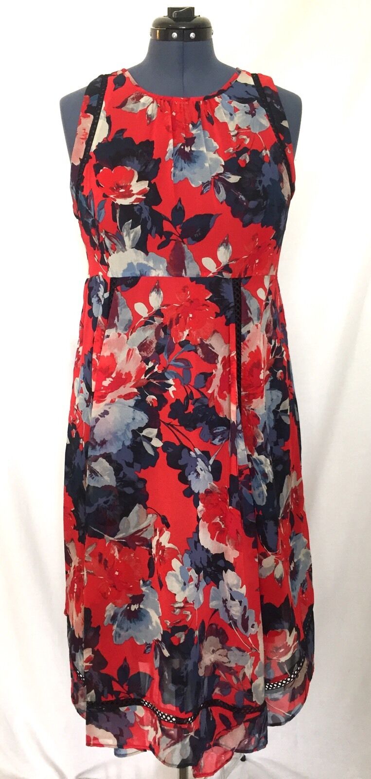 Taylor Red Floral Formal Dress. NWT Size 10 Retail $138 Price $58