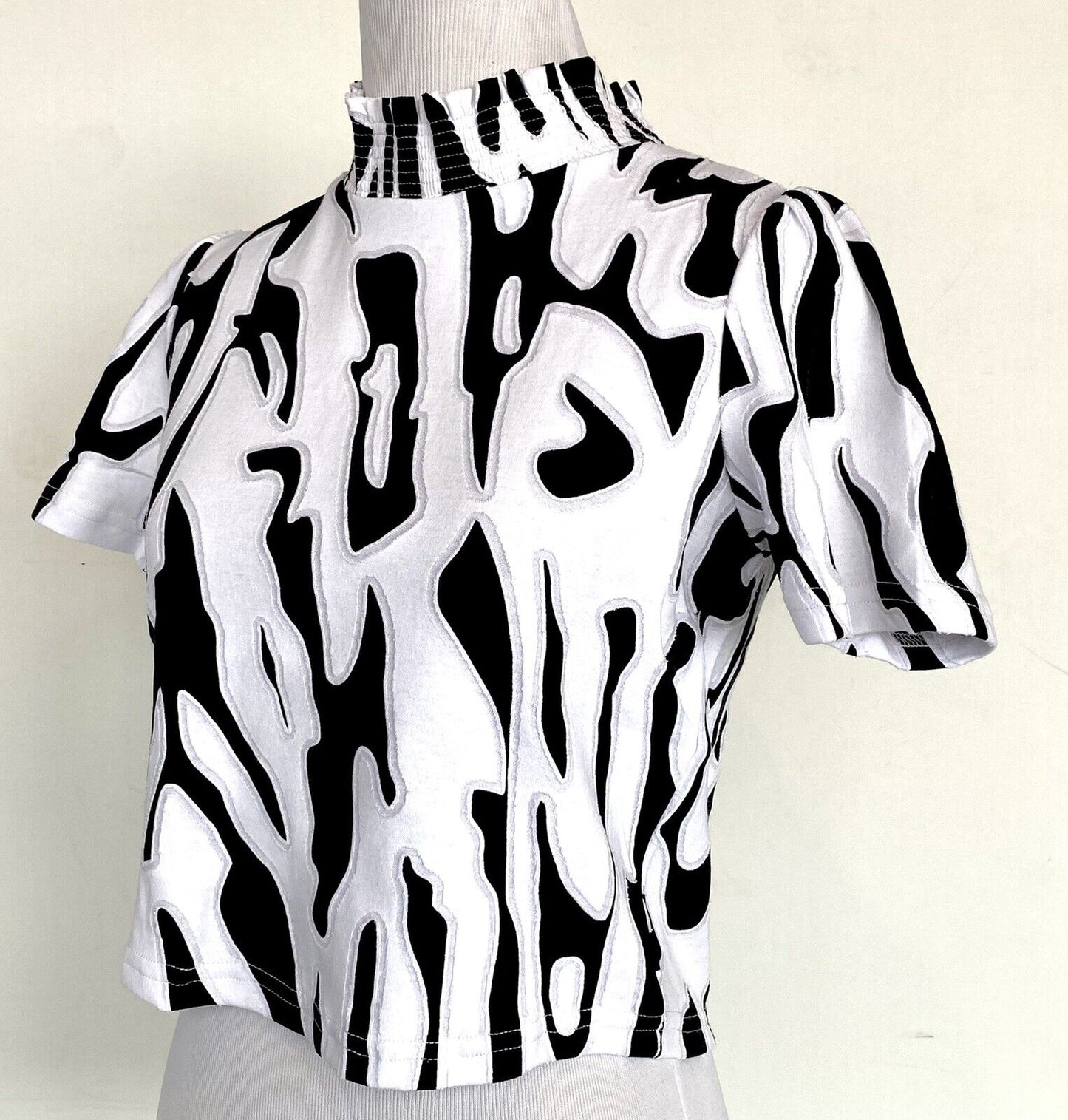 checkhers textured puff sleeve top Smocked Neck Retail $55 Price $38 XS
