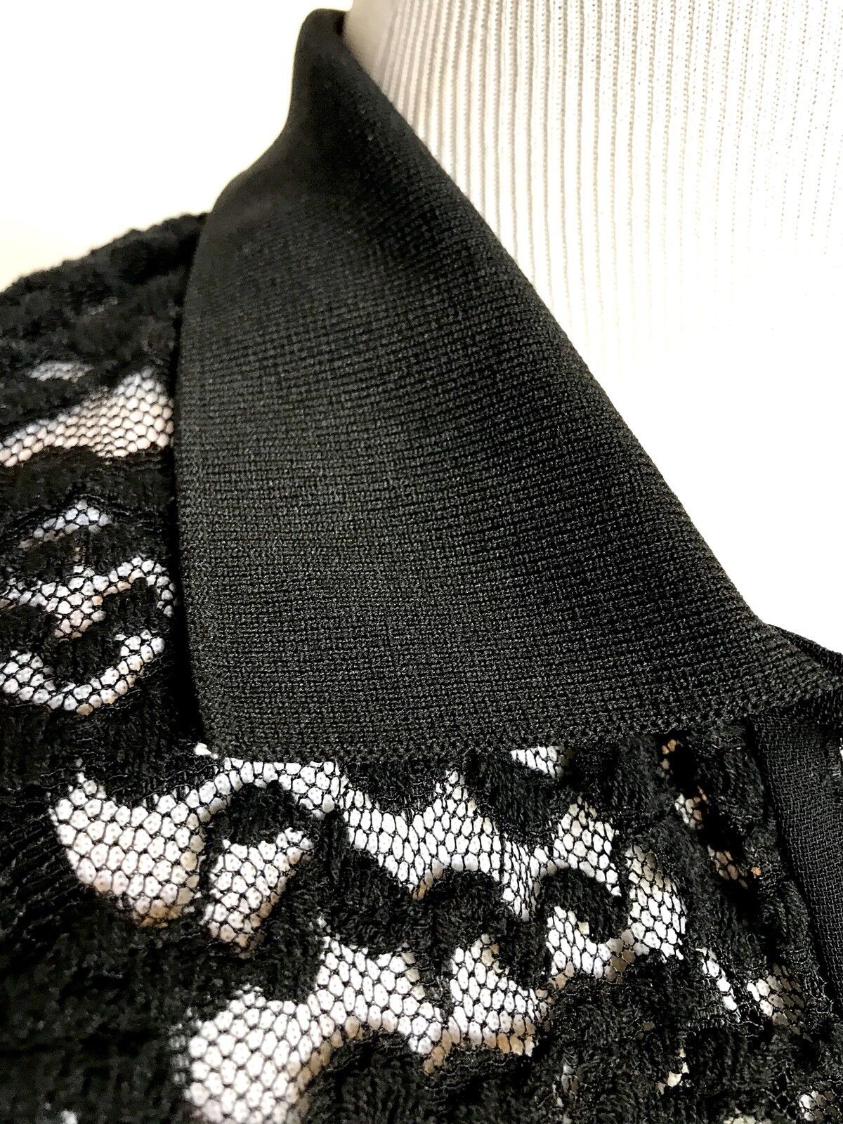 Carolina Herrera Black Lace Top. NWT Retail $325 Price $149 Size XS