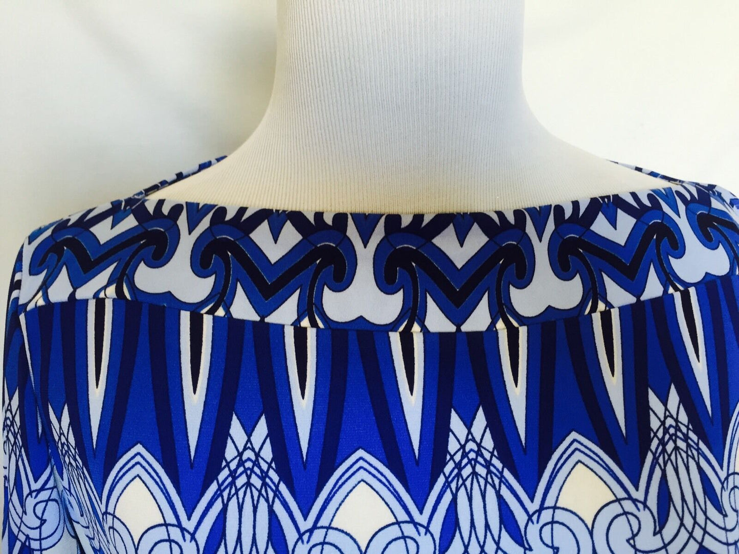 Donna Morgan Blue And White Stretch Dress. NWT Size 4  Retails $138 Price $42