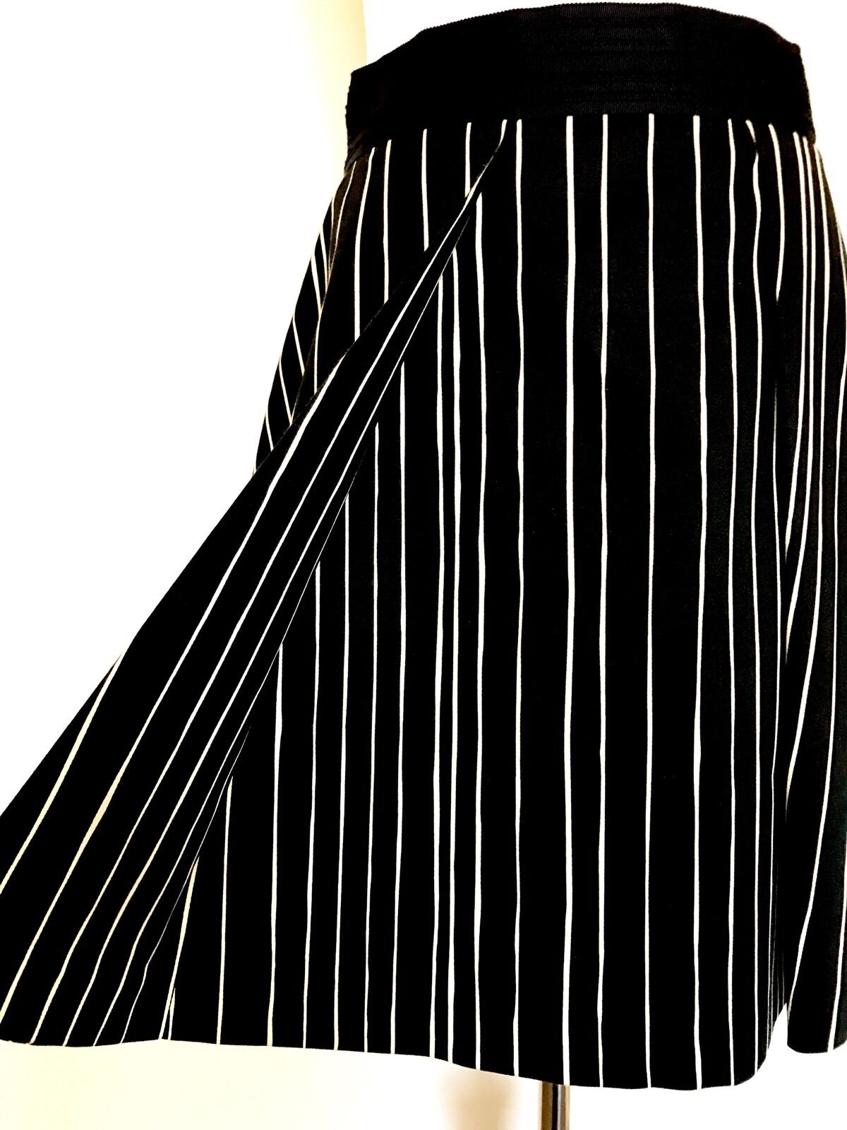 Alice + Olivia Black And White Stripe Skirt Retail $245 Price $75 NWT 6