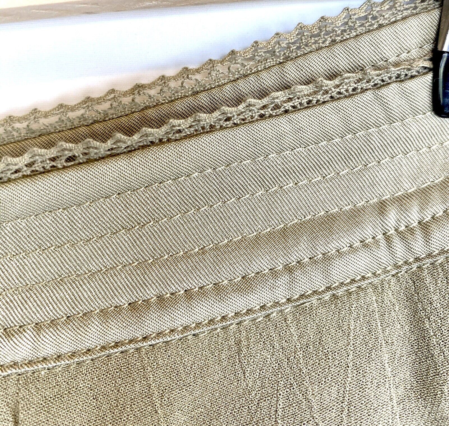 We-Ar Ethical Clothing Military Green Shorts Retail $128 Price $49 Sz XS NWT