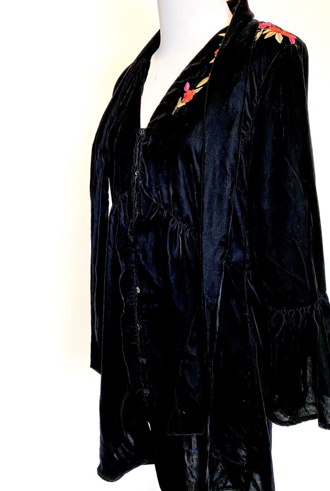 4our Dreamers Black Velvet Rose Embroidered Dress.Retails $158 Price $39 NWT