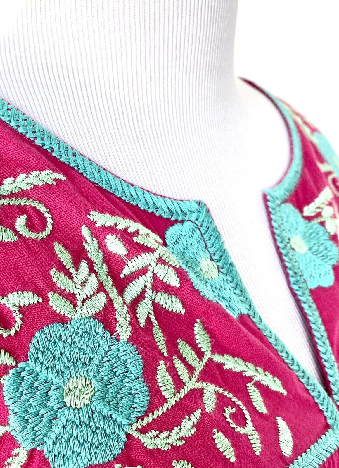 NWT J Marie embroidered Zuri Top size M Retail $106 Price $56 ￼pink Turquoise