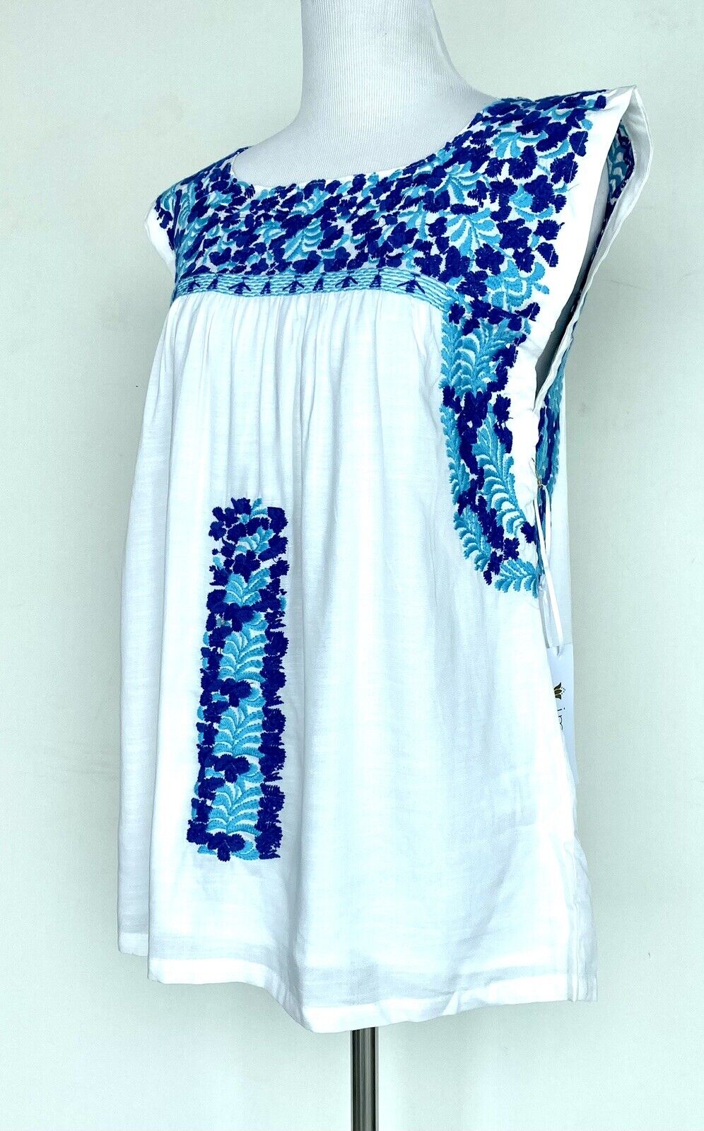 NWT J Marie embroidered Bryn Top size XS Retail $102 Price $54 Linen Tencel Mix