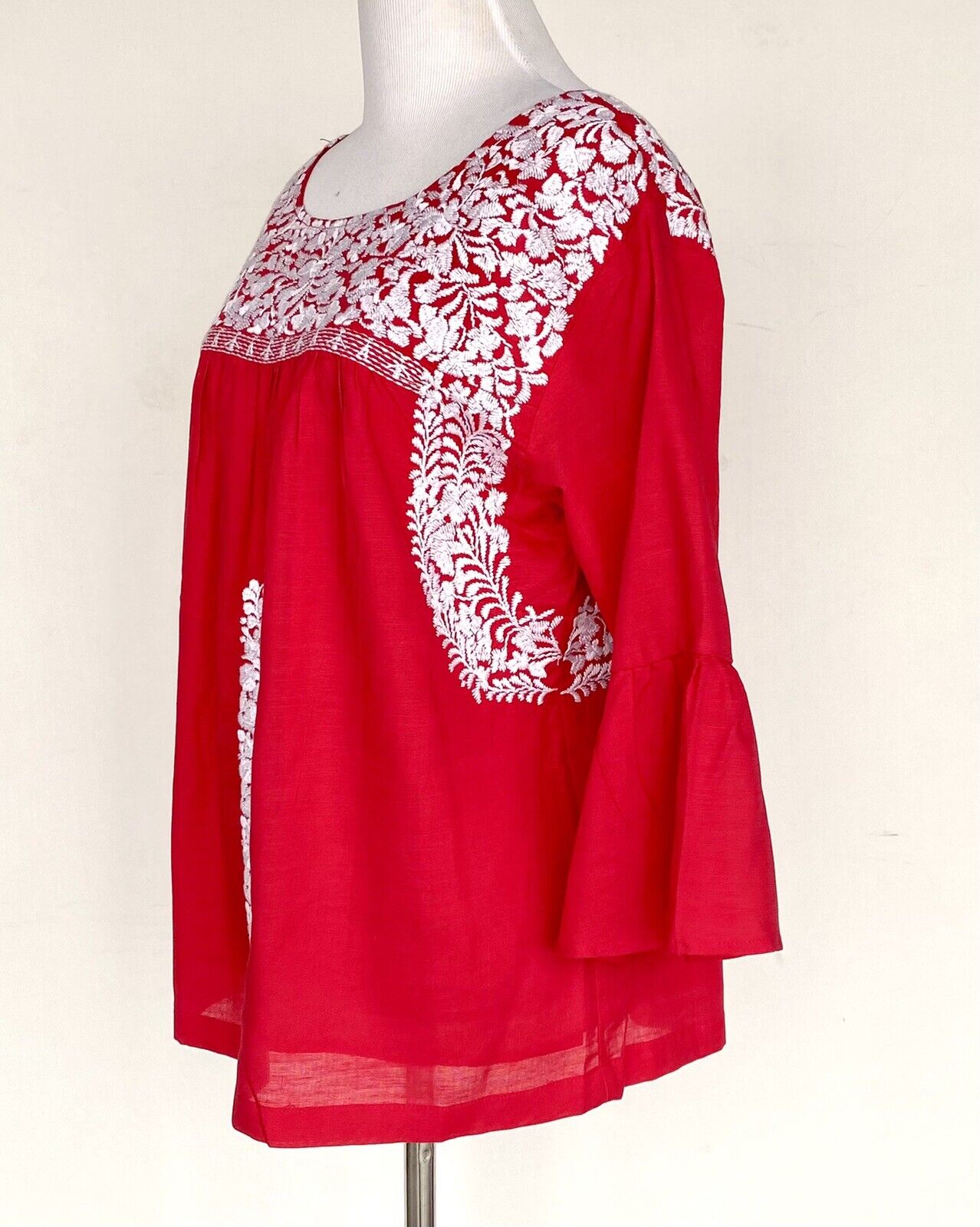 J Marie embroidered  bell sleeve Top XSmall Retail $92 Price $59 NWT Red White