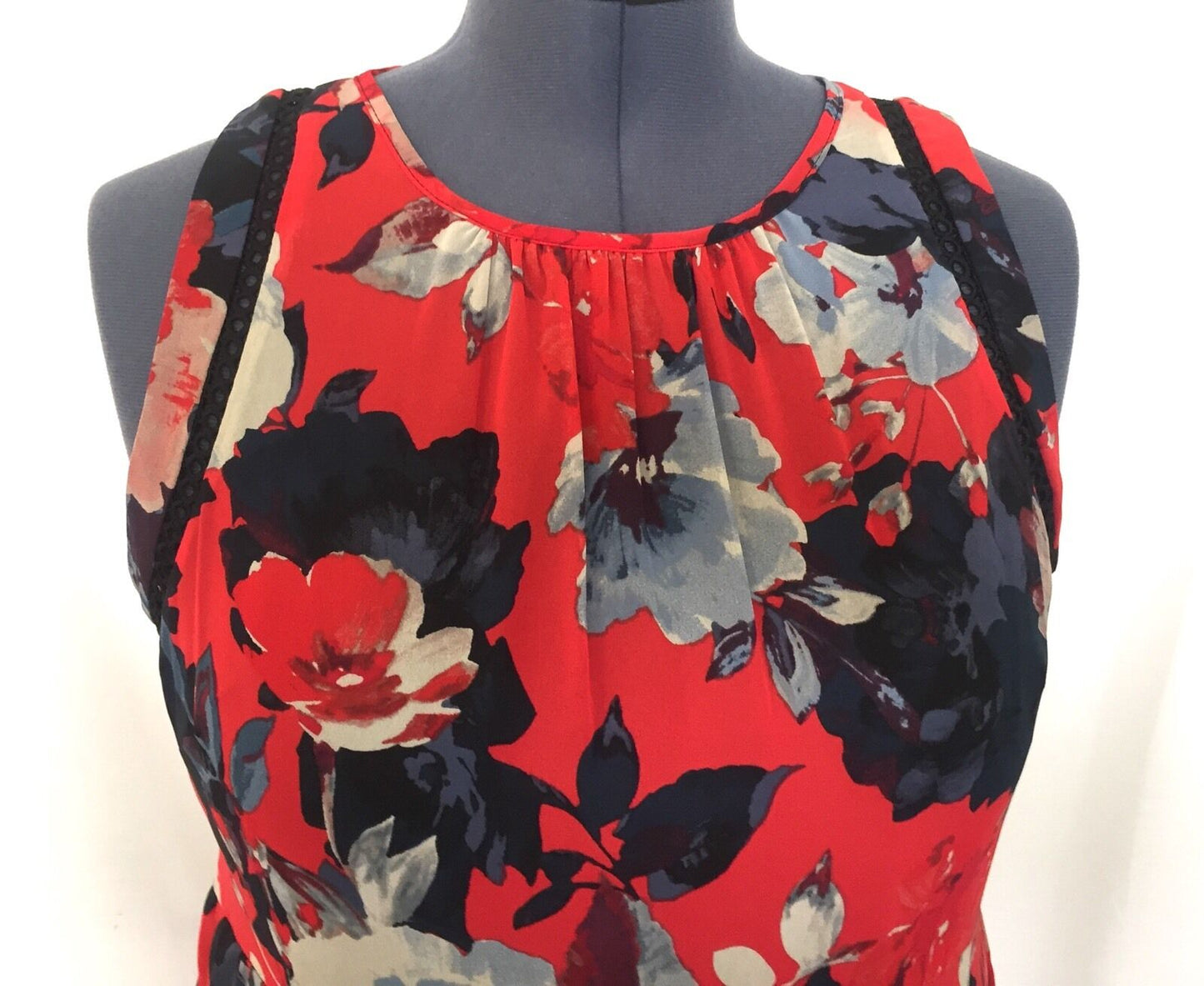Taylor Red Floral Formal Dress. NWT Size 10 Retail $138 Price $58