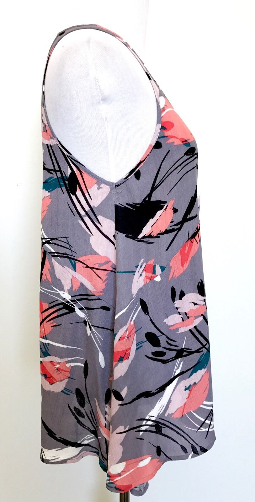 Lush Sleeveless Coral And Gray Top.NWT Retails $34 Price $20 XS
