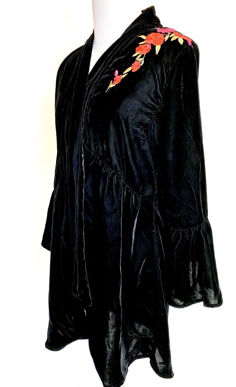 4our Dreamers Black Velvet Rose Embroidered Dress.Retails $158 Price $39 NWT