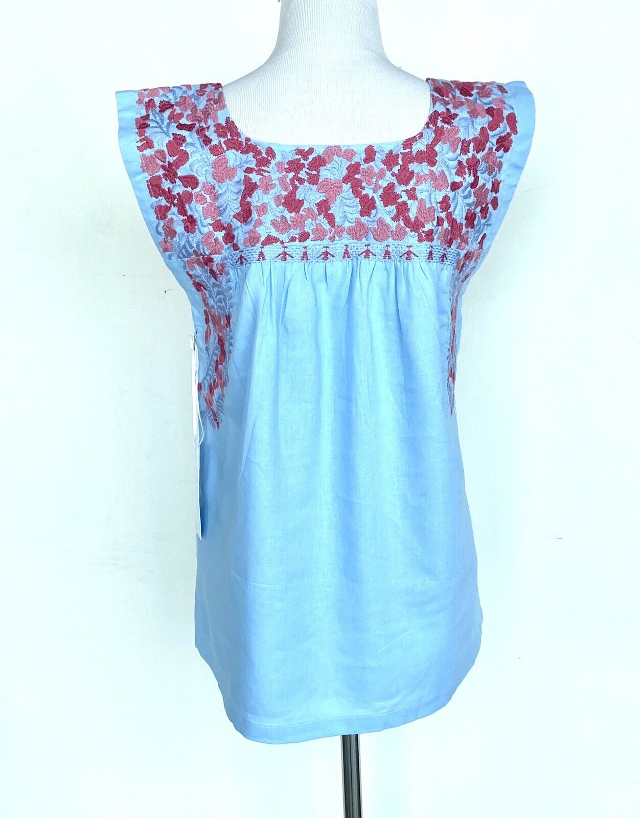 NWT J Marie embroidered Raelyn Top size M Retail $106 Price $56 Blue Pink