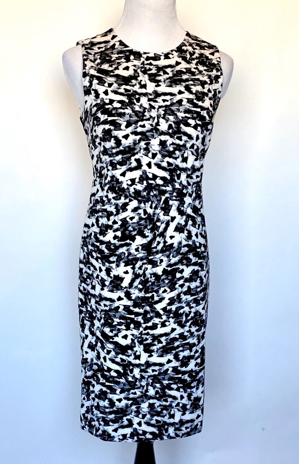 Carmen Marc Valvo Sz 4 Black & White Stretch  Dress Price $66  NWT