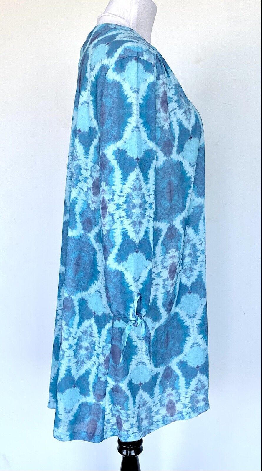 Apana swim coverup m blue sunburst Design Size M Price $38 NWT