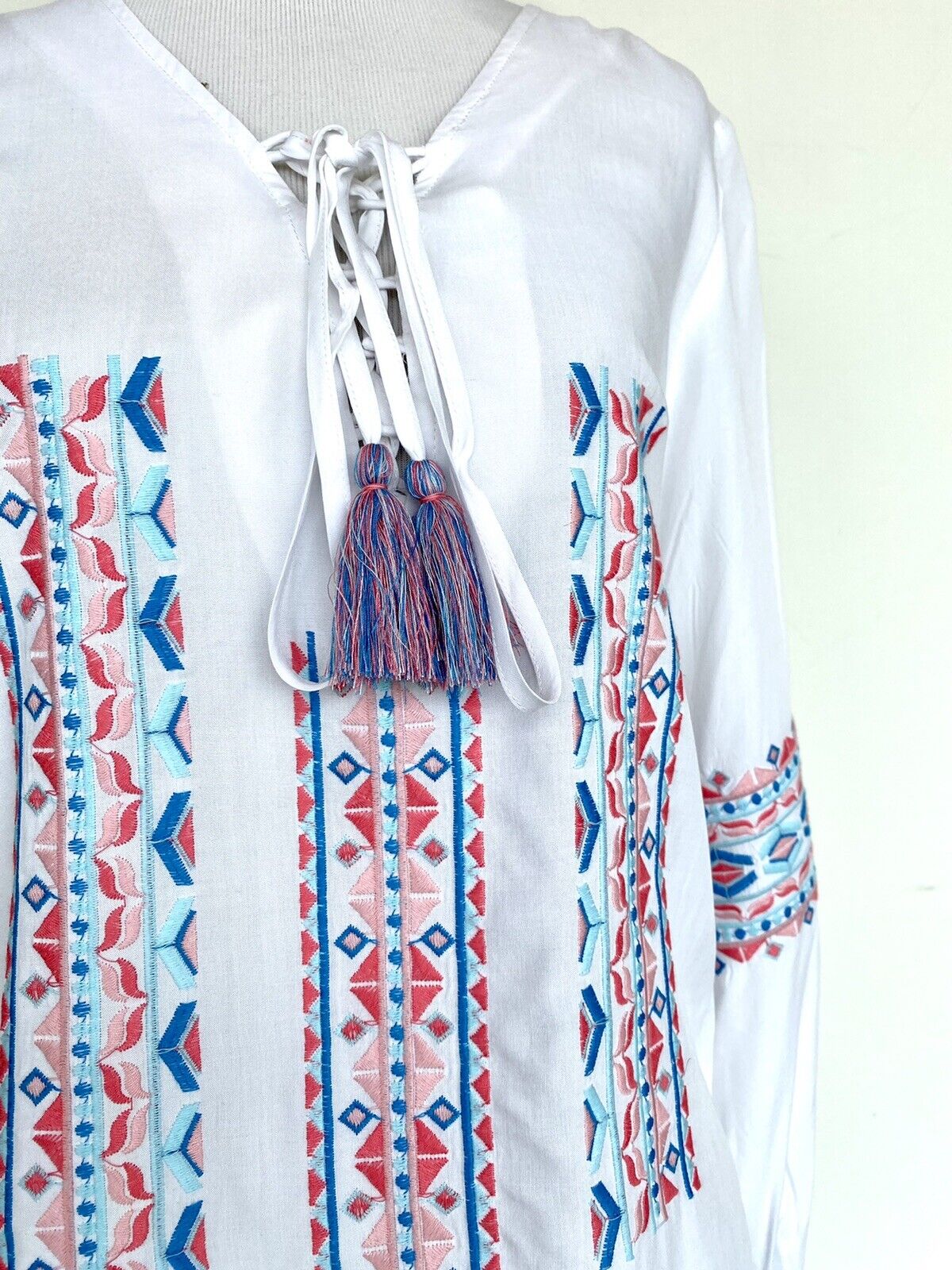 NWT J Marie embroidered Brittney Top size XS Retail $76 Price $38
