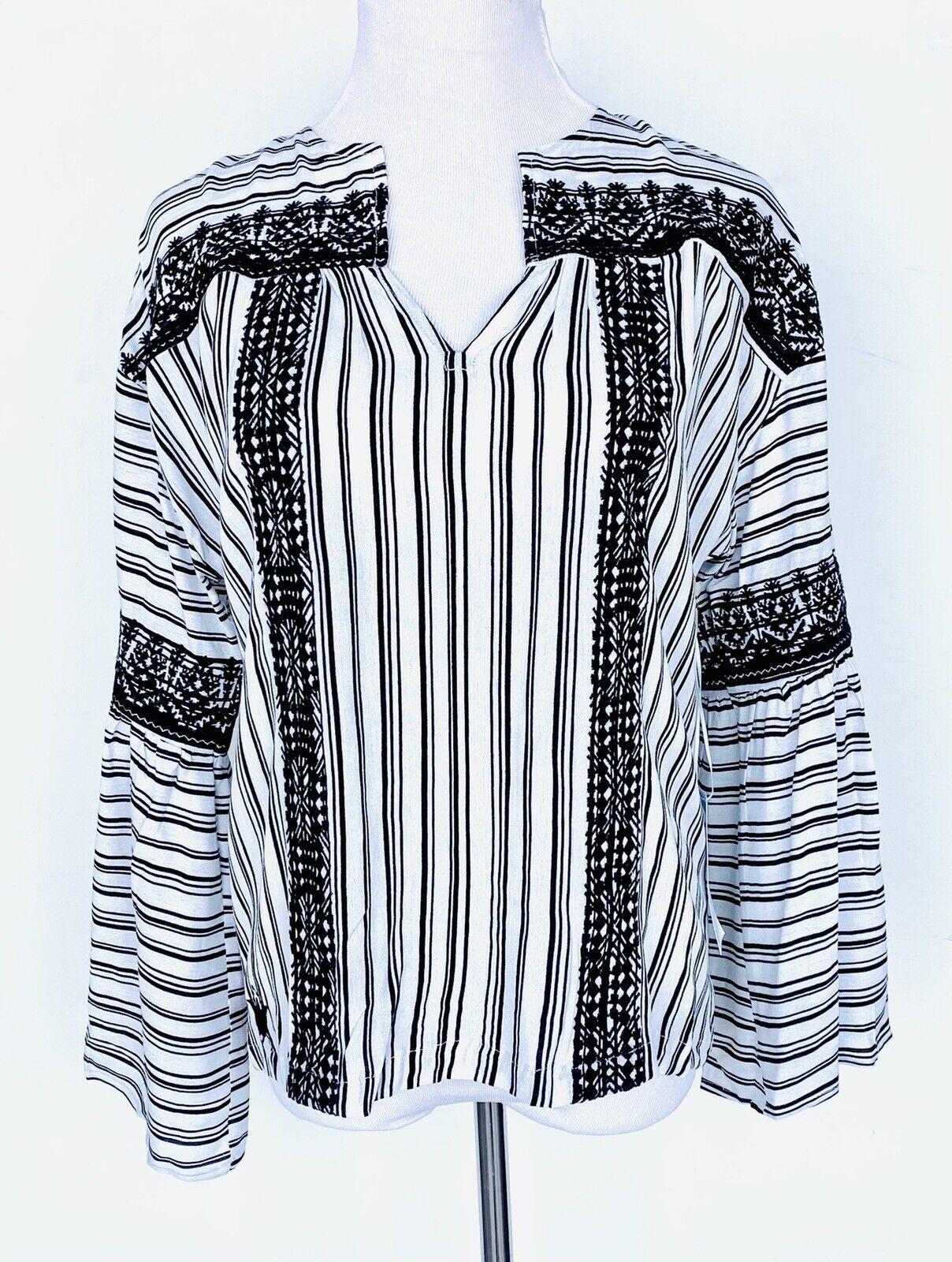 J Marie embroidered Stephanie Top size XS /S Retail $80 Price $40