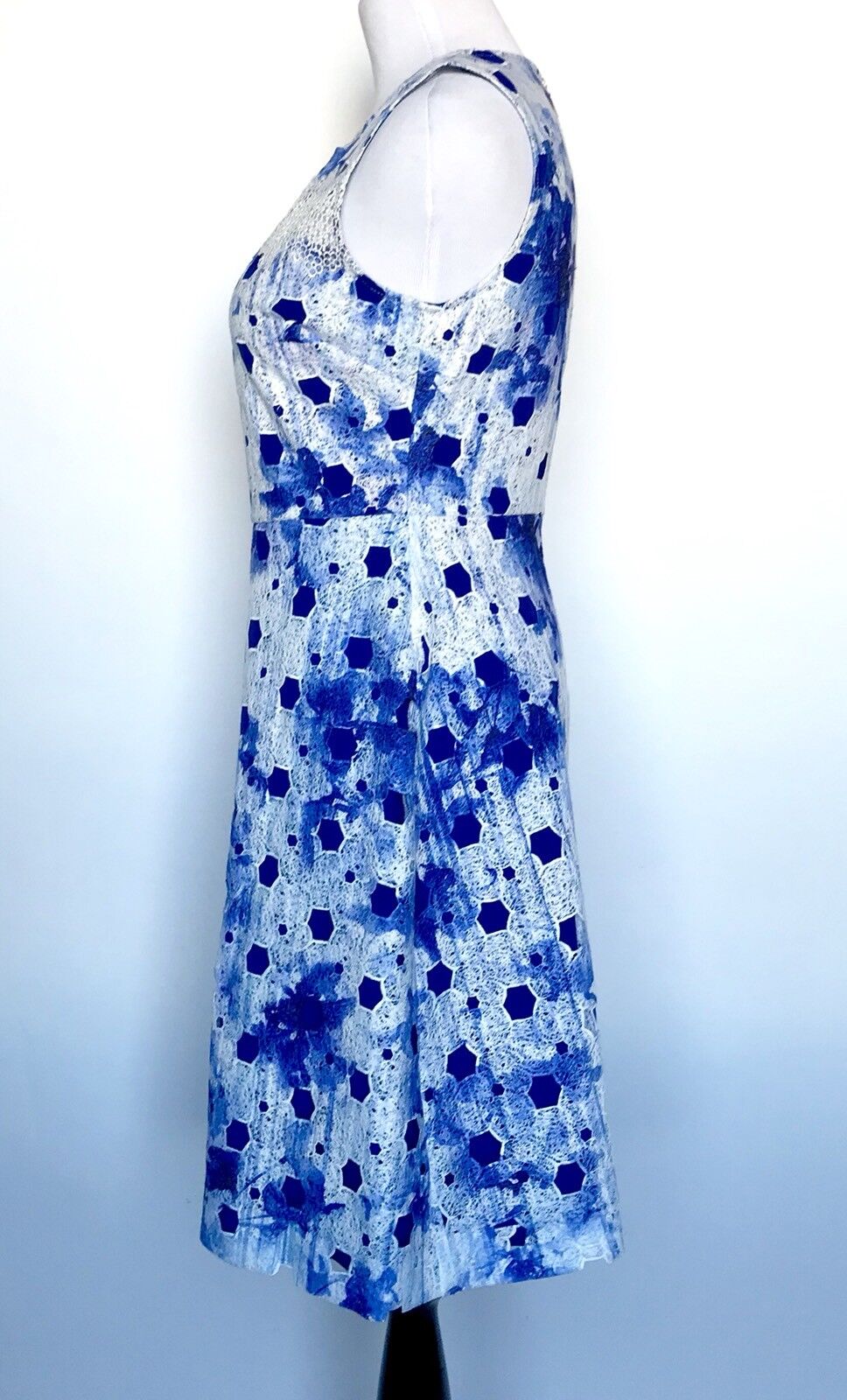 Tahari Arthur S Levine Appliqué Dress . NWT Retail $168  Price $76 Size 6