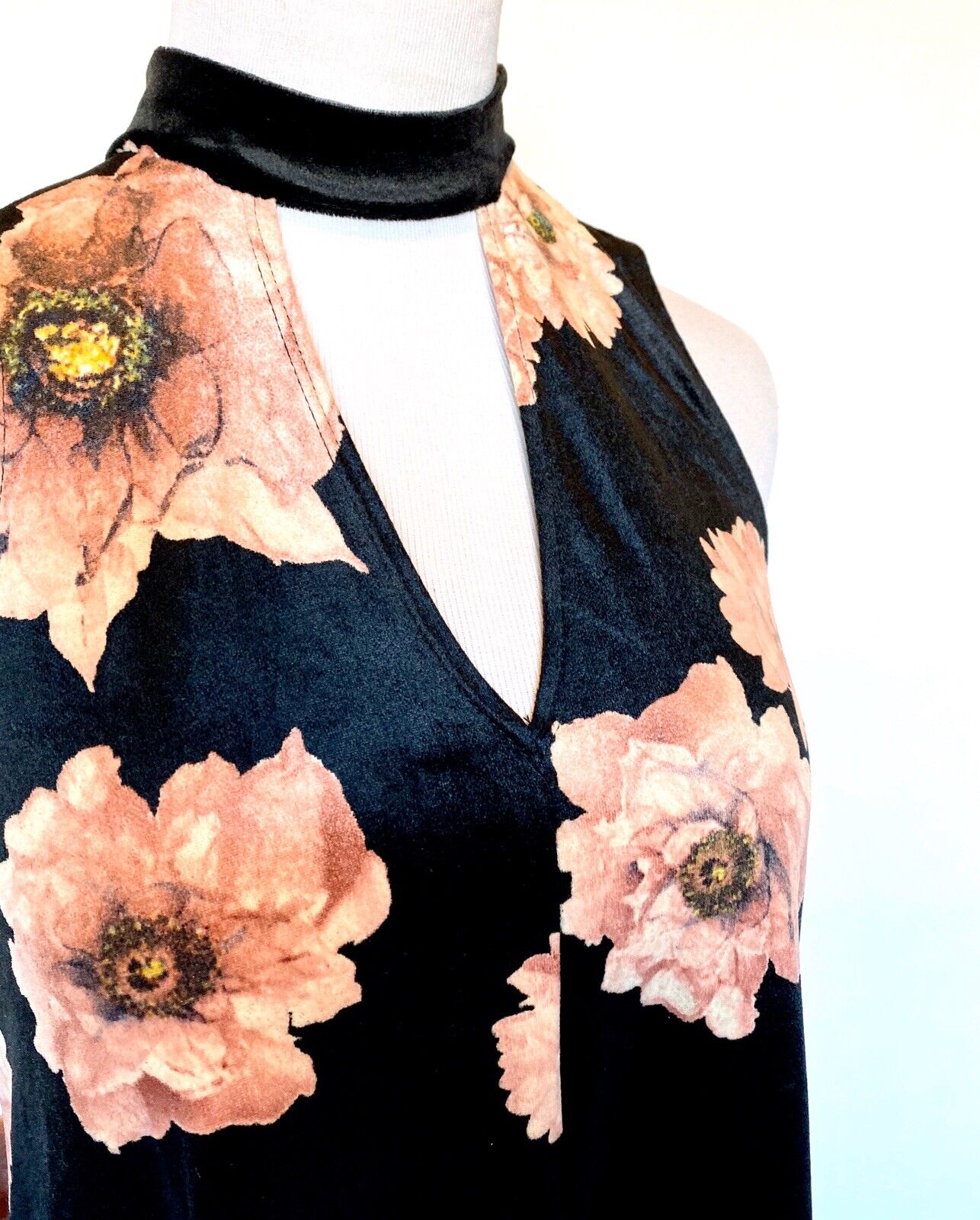 Little Black Floral Velvet Choker Dress XS Retail $88 Price $34 NWT
