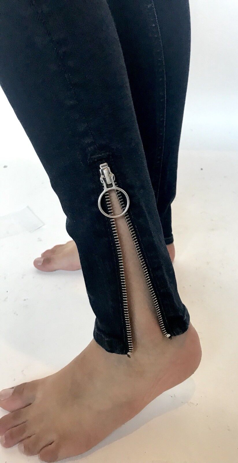 Rag & Bone Black Brook O Ring Capri Jeans. Size 24 Retail $275 Price $115 NWT