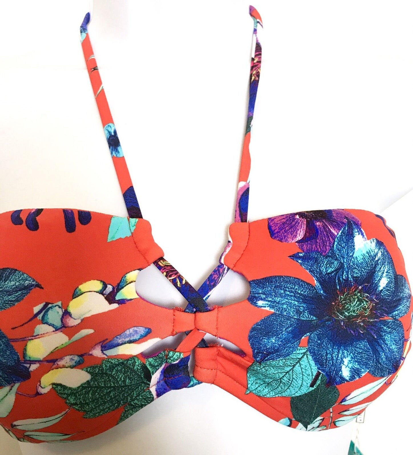 Seafolly Halter Or Center Strap Bikini. NWT Retails $169 Price $84 Size 4