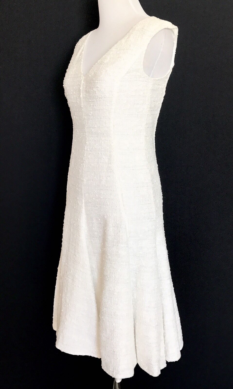 Carolina Herrera White  Formal Dress. Retails $910 NWT Price $395 Size 0