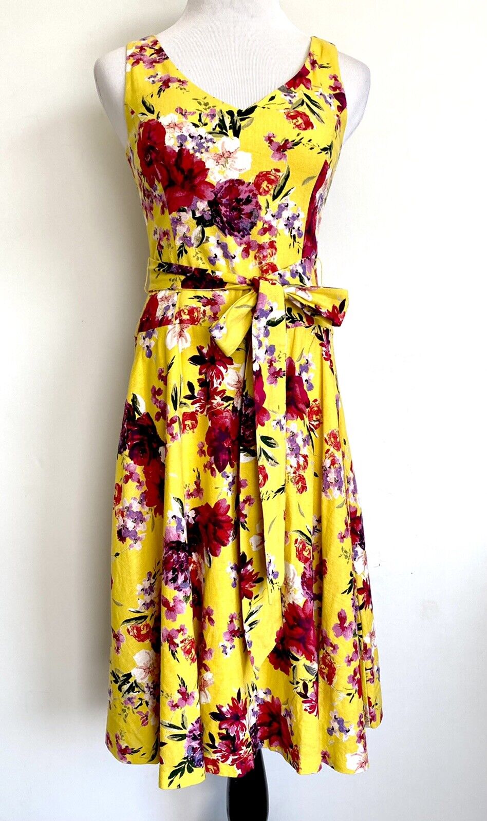 Taylor Yellow Floral Linen Mix Dress. NWT Size 2 Retail $138  Price $75