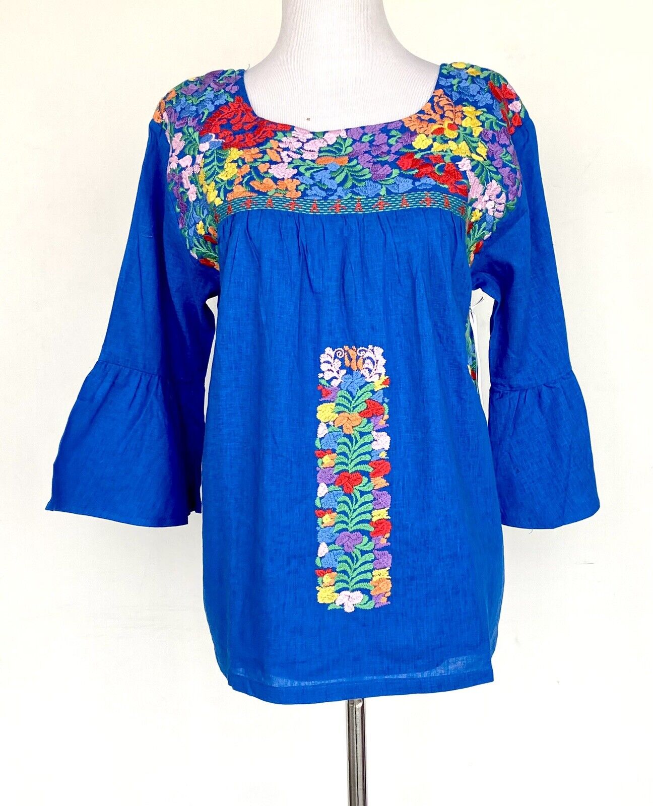 NWT J Marie embroidered Jenna Top bell sleeve size XSmall Retail $92 Price $59
