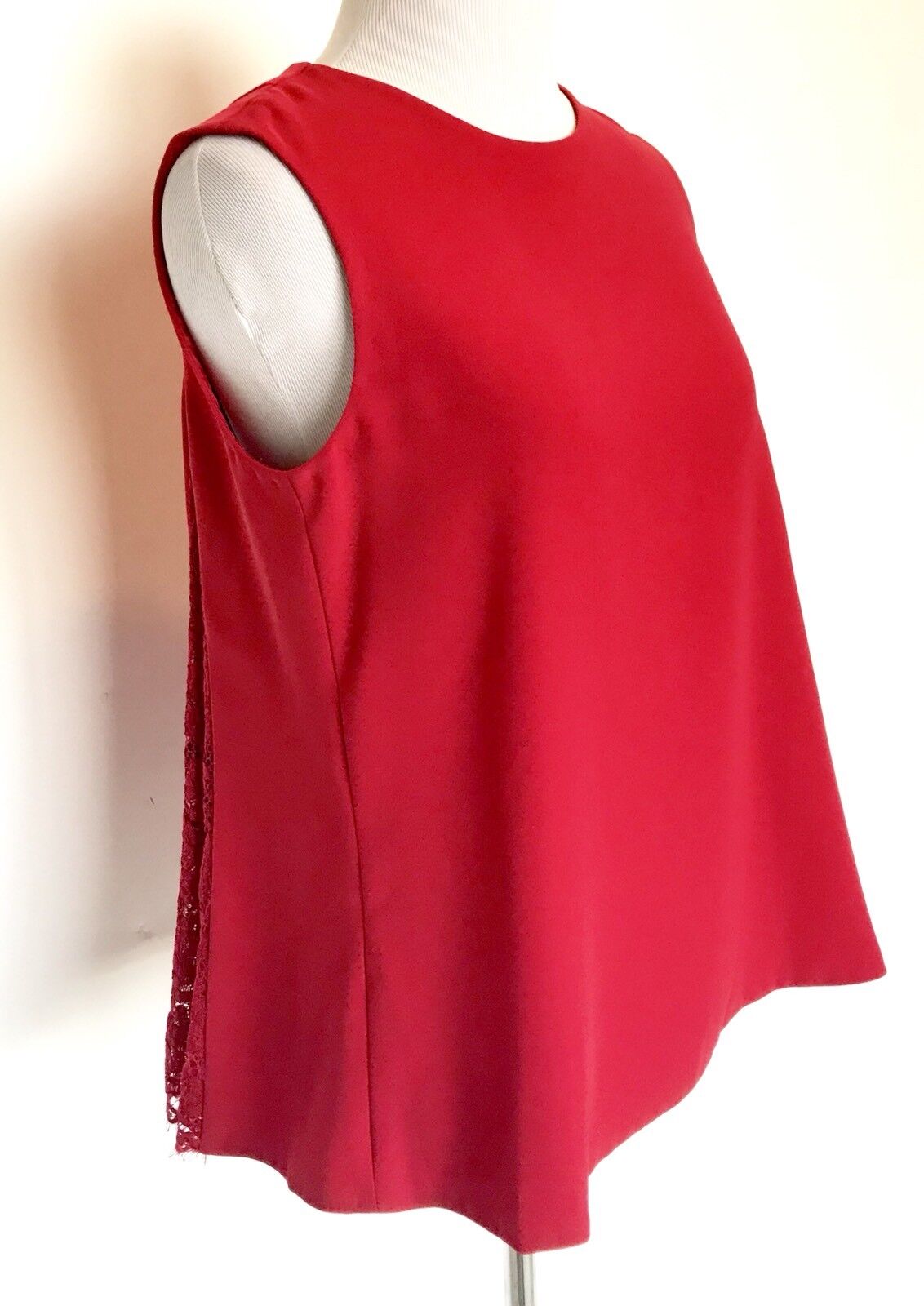 Carolina Herrera Red Lace Panel Swing Top. NWT Retail $325 Price $156 Size 2