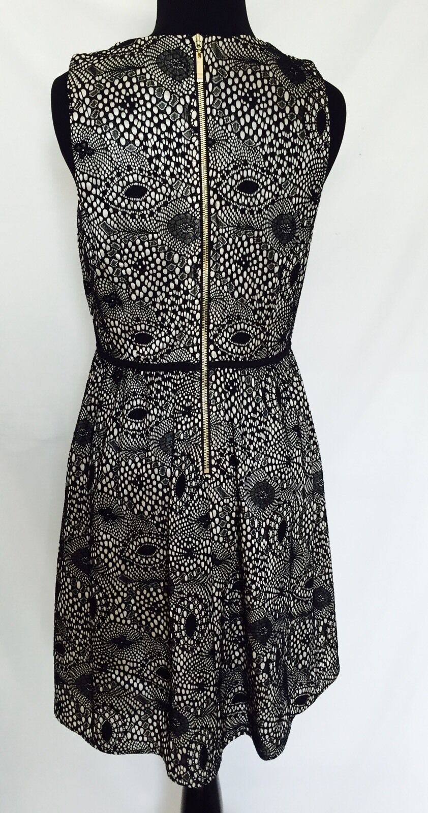 ESLEY COLLECTION SLEEVELESS DRESS. NWT SIZE M. BLACK LACE  OVER NUDE PRICE $26