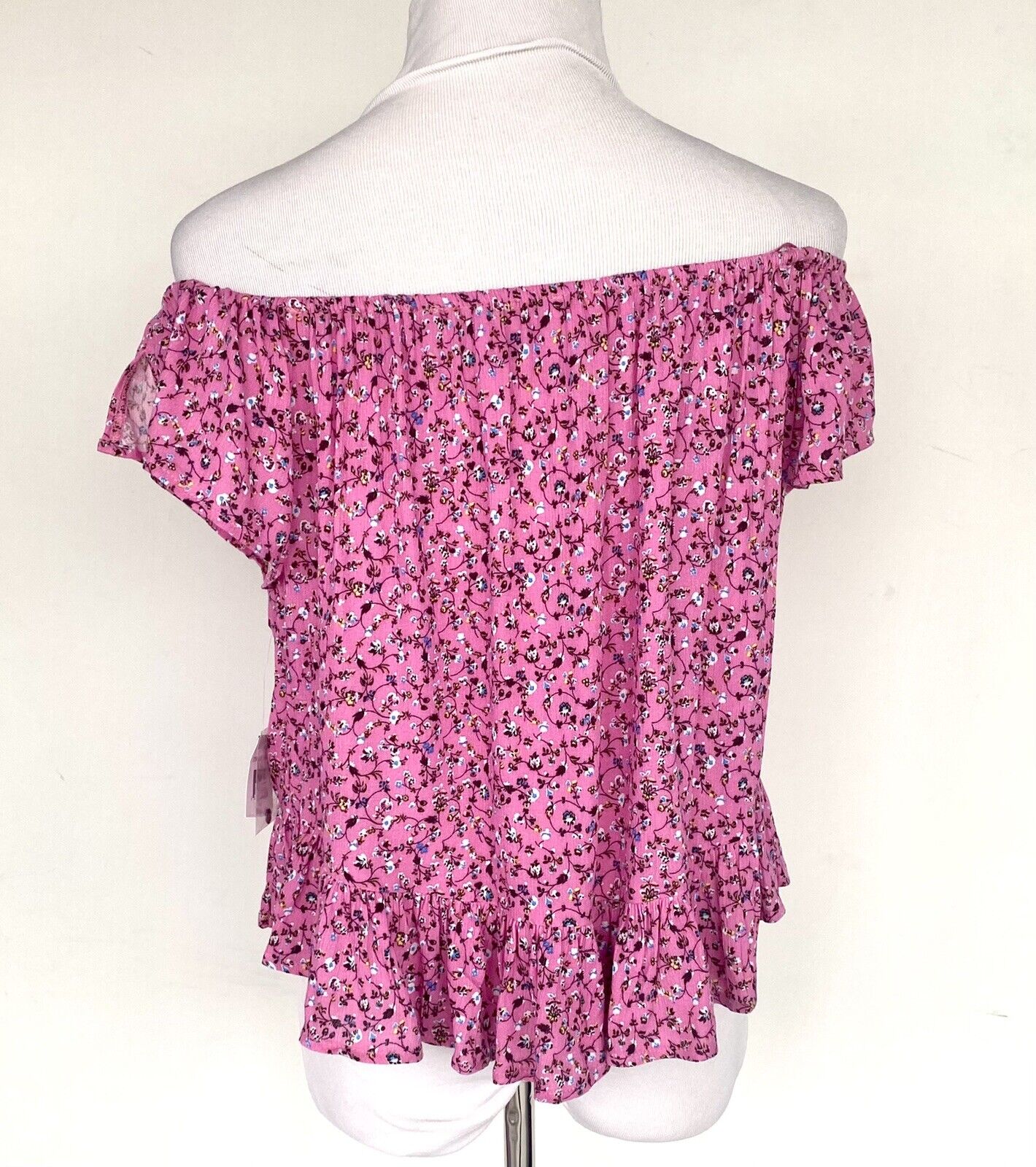 En Creme Pink Floral Boho Off Shoulder Top. Rwtails $58 Price $26 NWT Size S