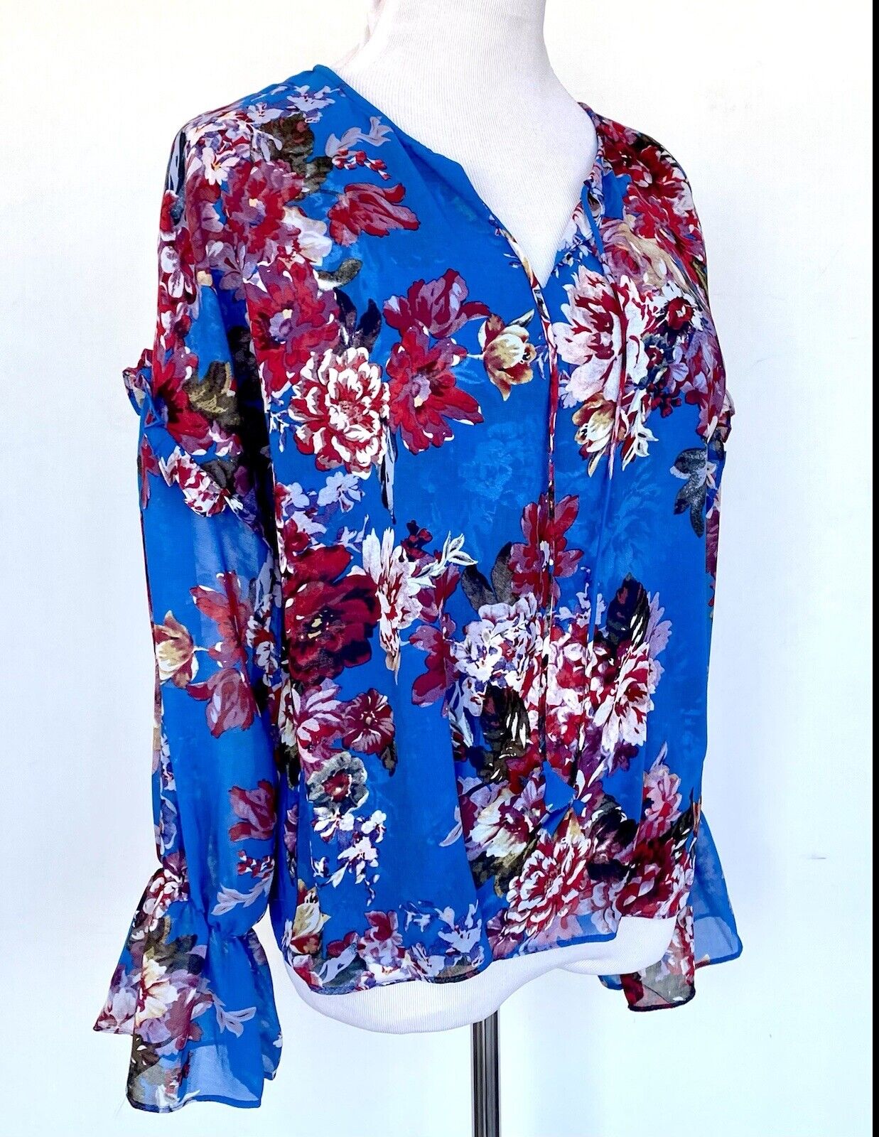 Elie Tahari Blue Red Blossom Blouse Retails $78 price $42 NWT Size XS Chiffon