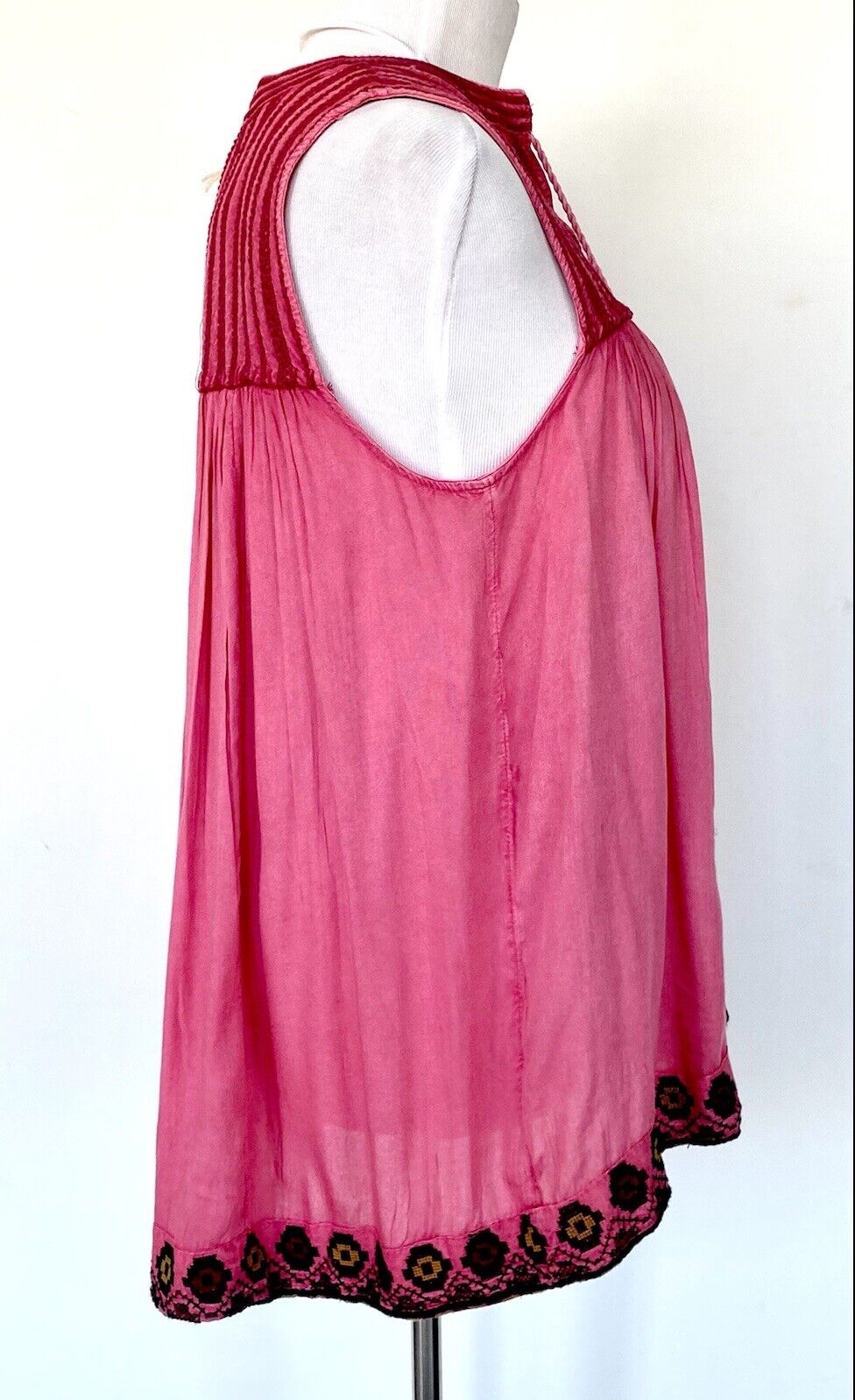 Rachel Zoe Sleeveless Embroidered Tunic Top Size M Retails $69 Price $45 NWT
