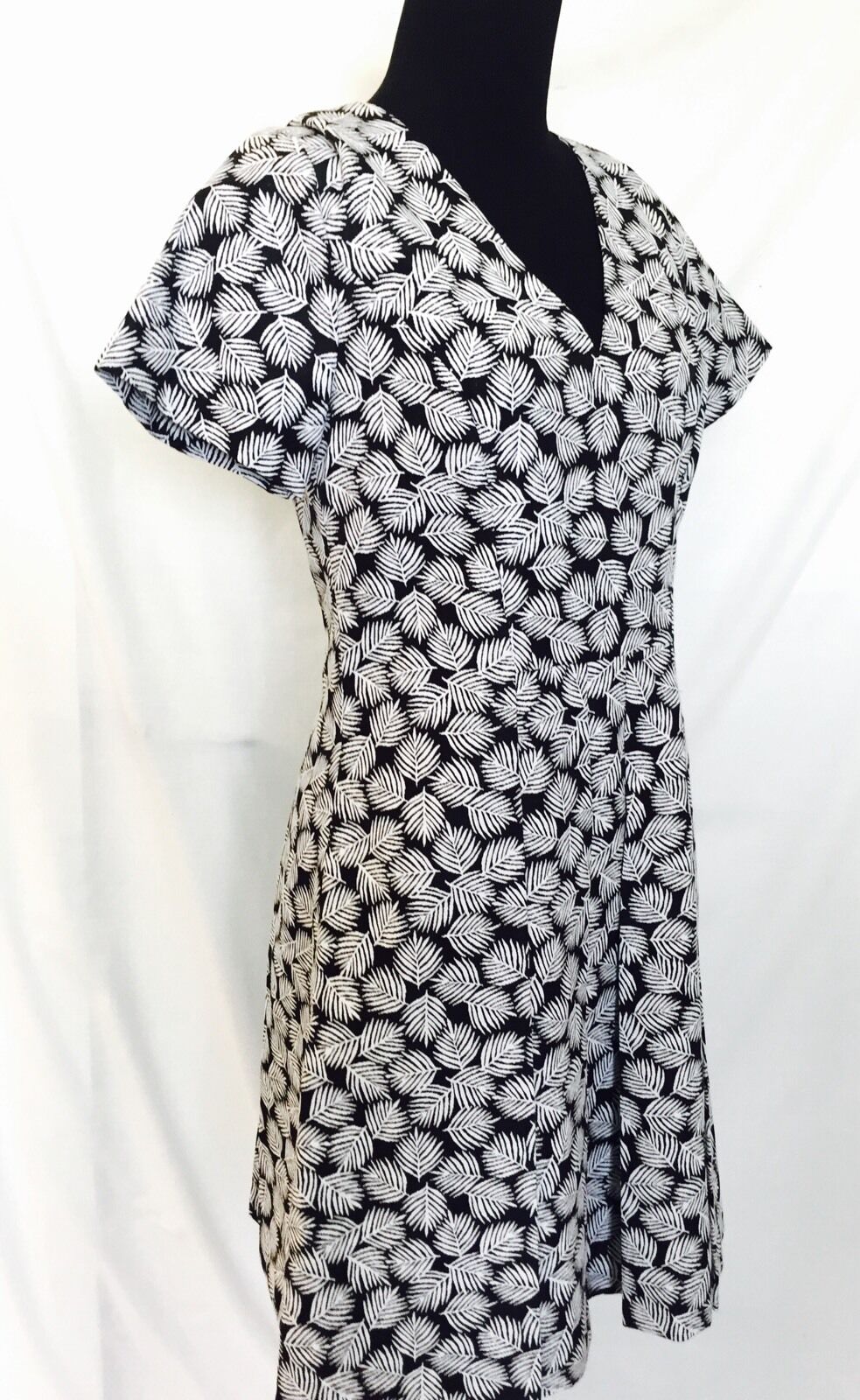 Michael Kors Black & White Leaf Dress. NWT Retail $175 Price $58 Size 6
