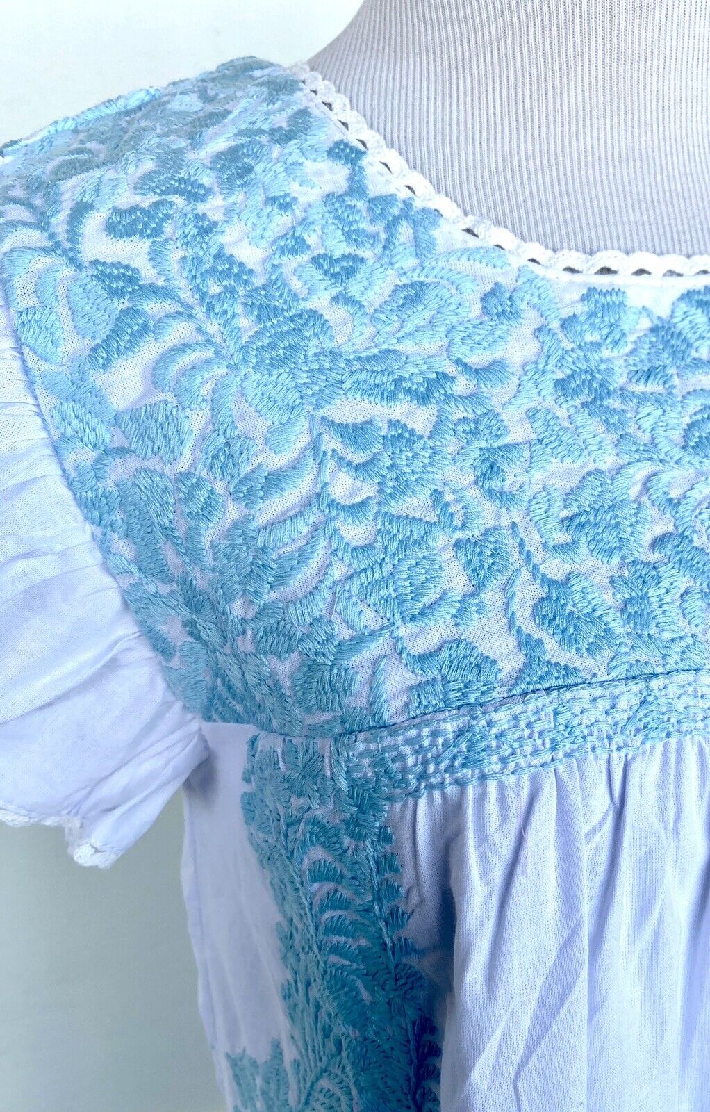 NWT J Marie embroidered Lottie Top size M Retail $106 Price $56 white blue
